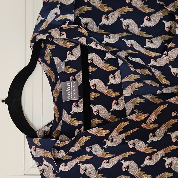 Navy and White Button Up Top, 3/4 Sleeves, Parrot Design, Sz M - Picture 3 of 11